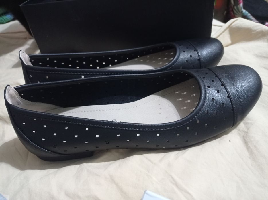 Туфли(балетки) на низком каблуке. Кожаные