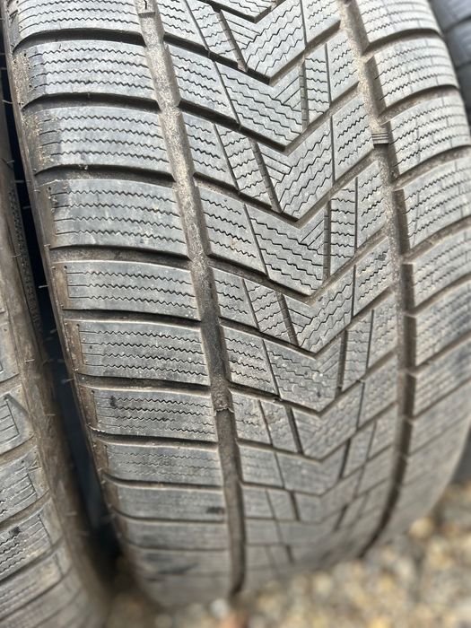 Продавам всесезонни гуми,поради продажба на колата.
