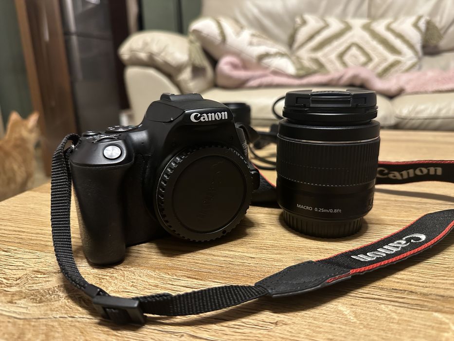 Canon eos 250D + obiectiv 18-55 mm