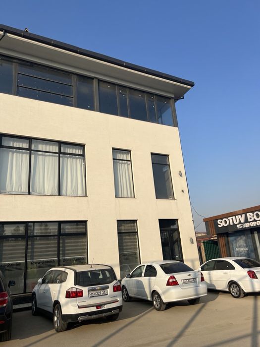 Noturar bino 3 qavati sotiladi