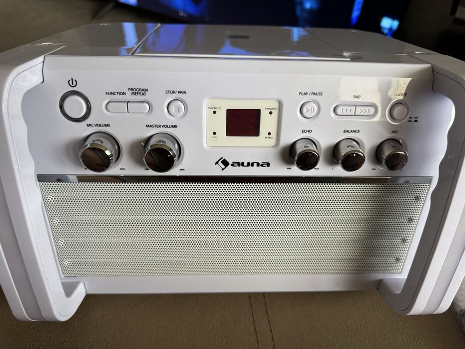 Кареоке колонка, лампа и радио часовник