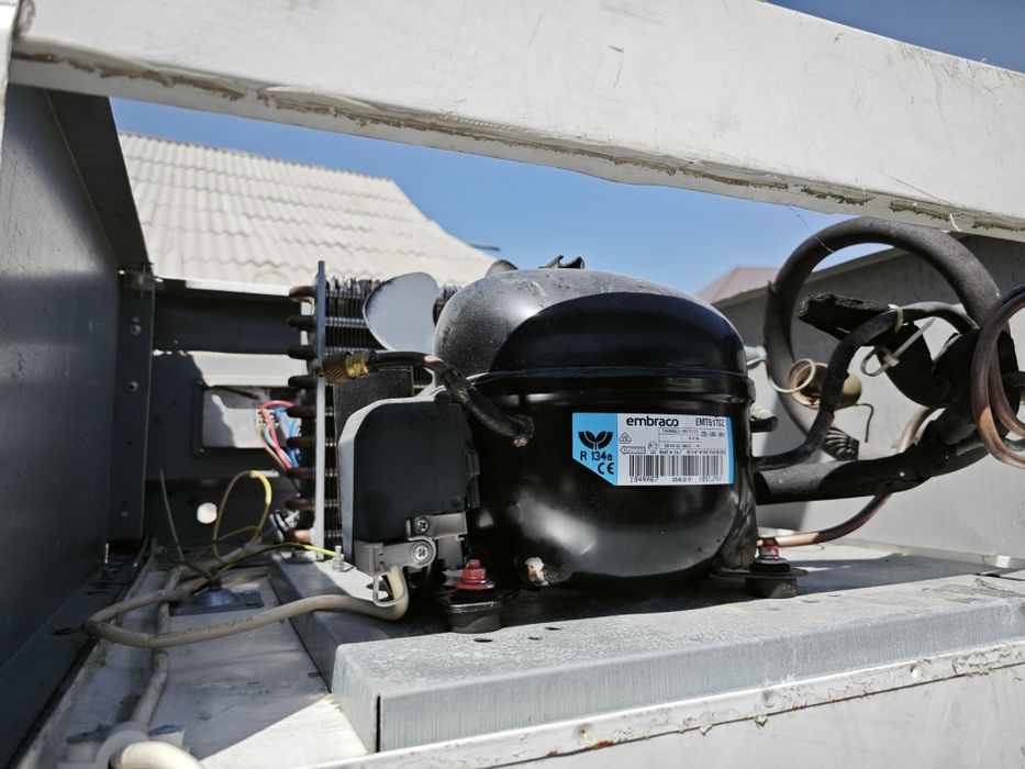 Холодильник большой