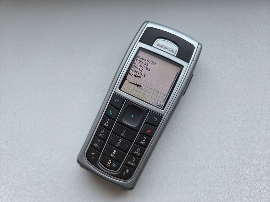 Nokia 6230 - telefon simplu cu butoane