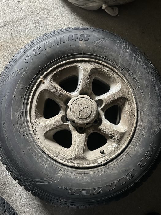 Зимние шины 235/75/15