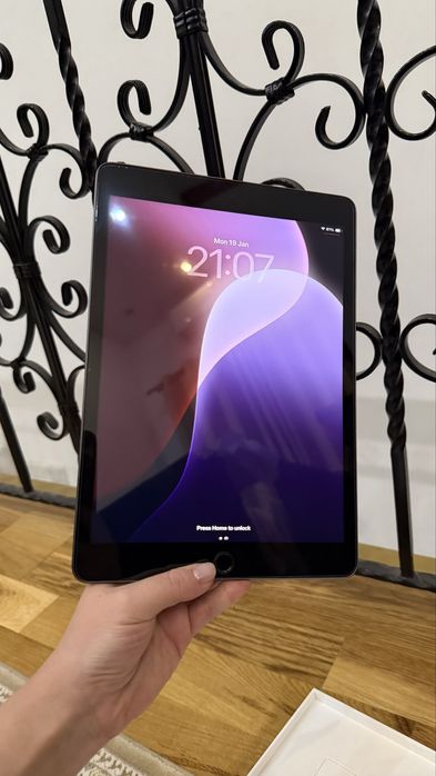 iPad impecabil generatia 9 Space Gray 64GB