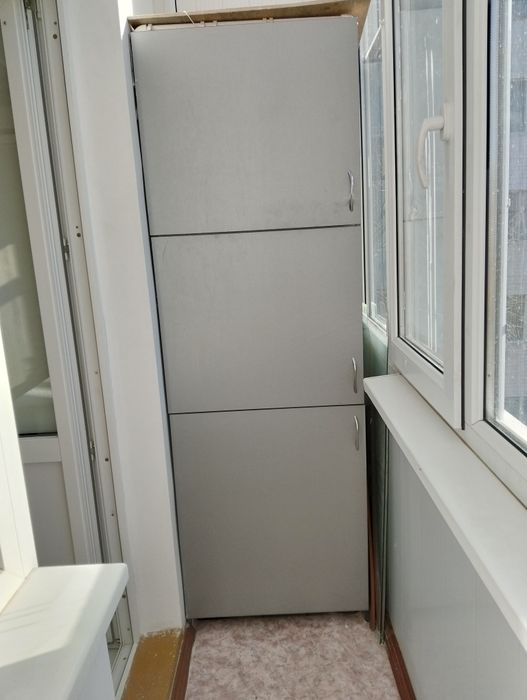 Продам шкаф, стоит на застекленном балконе