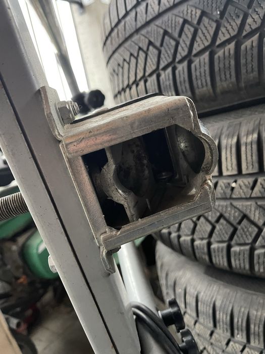 Suport auto biciclete pe carlig
