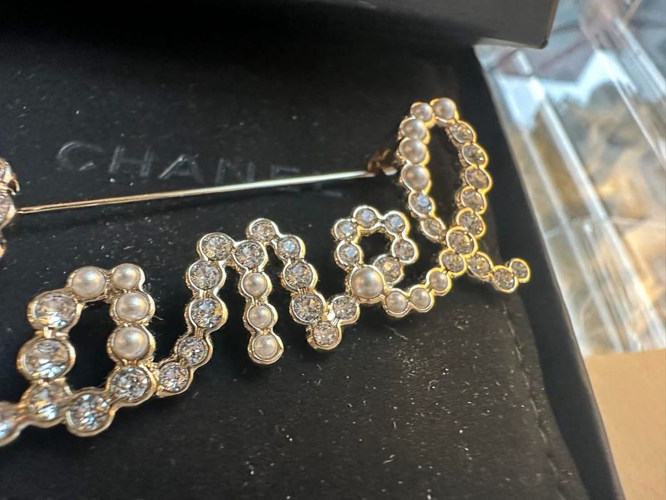 Brosa Chanel originala