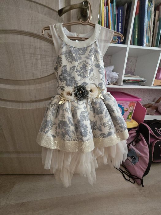 Продам платье для девочки