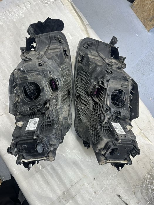 Faruri stânga dreapta vw touareg 3.