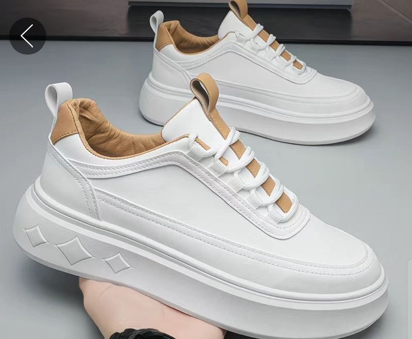 Женские кроссовки