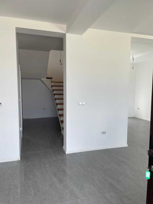 Vand 1/2 duplex ,  str. S . Barnutiu  . cartier nou