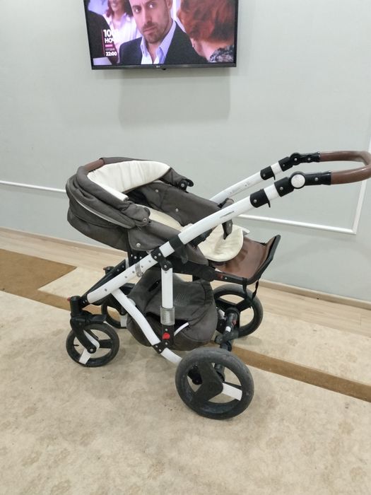 Продам детскую коляску Adamex