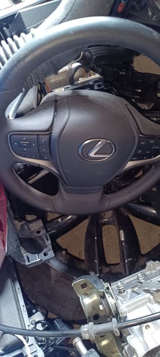 Lexus ux табло и врати