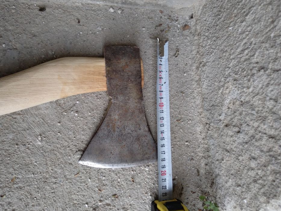 Продавам две малки антикварни Френски брадви 19-ти век