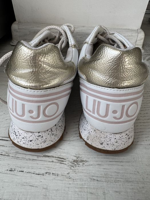 Сникърси Лиу Джо