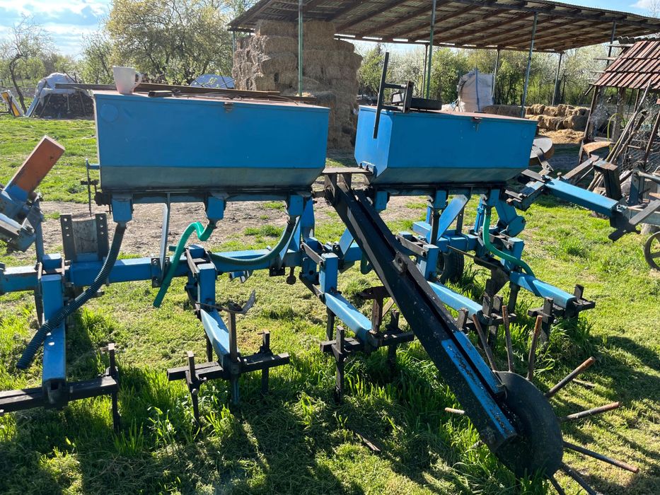 Vând prășitoare pe 6 rânduri cu fertilizare și distribuitor de azot