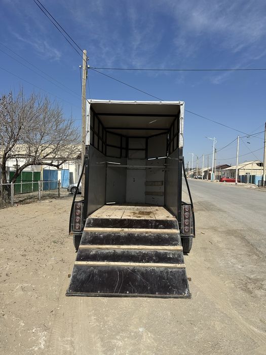 Прицеп-коневозка