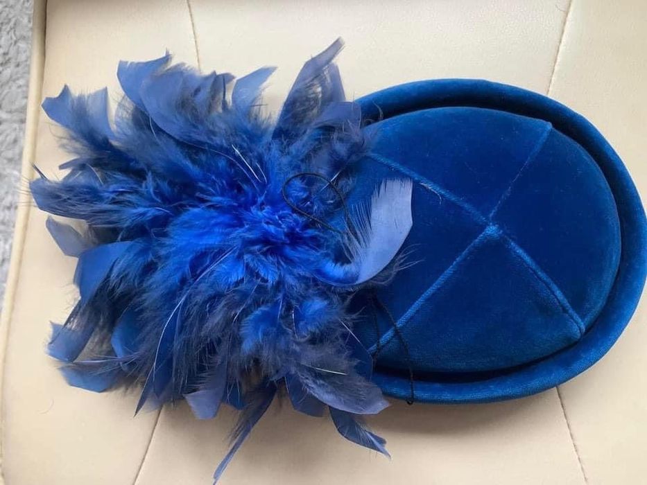 Toca / pălărie/ accesoriu de pus pe cap din catifea , nu Fandacsia