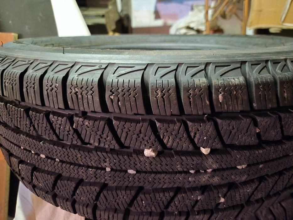 Продам резину на Камри