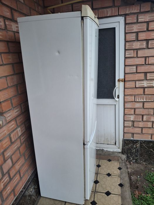 Холодильник сотилади