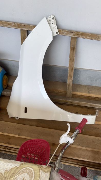 Переднее правое крыло на кобальт