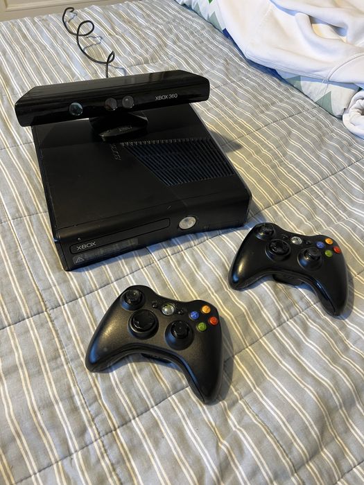 XBOX 360S kinect in stare buna de functionare, 20+ jocuri