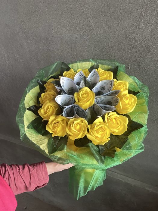 Buketlar lenta va sovunli gullardan