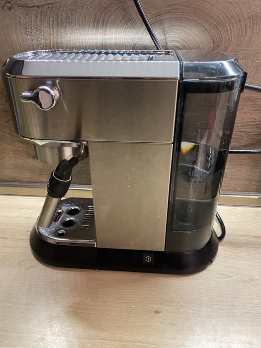 Кафемашина Delonghi Dedica EC685.M