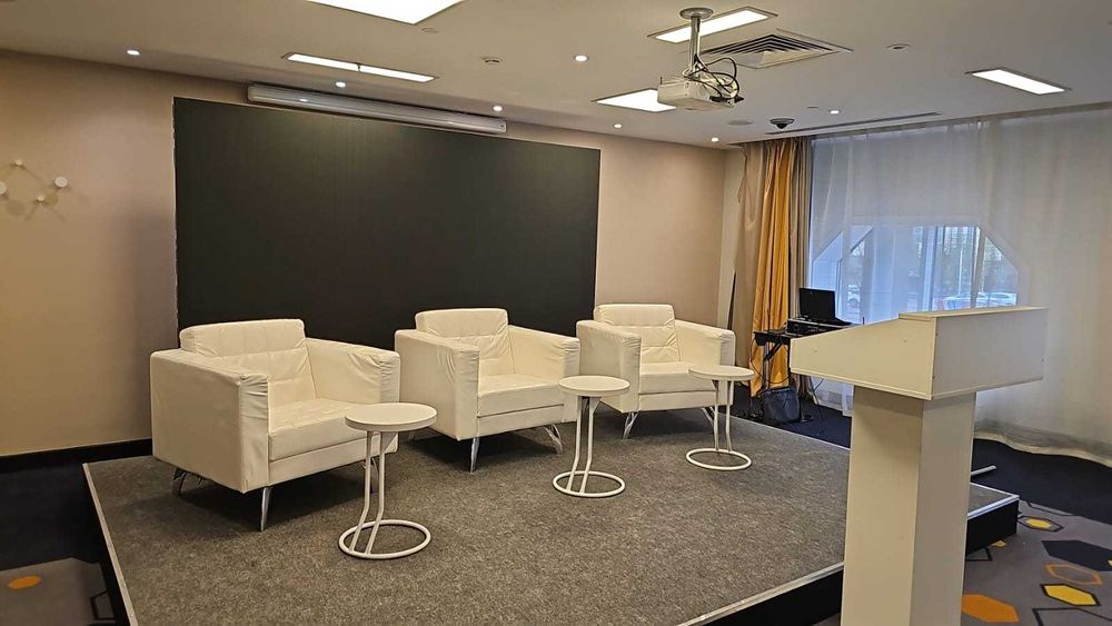 Аренда, прокат диванов, кресел, пуфы, журнальные столы