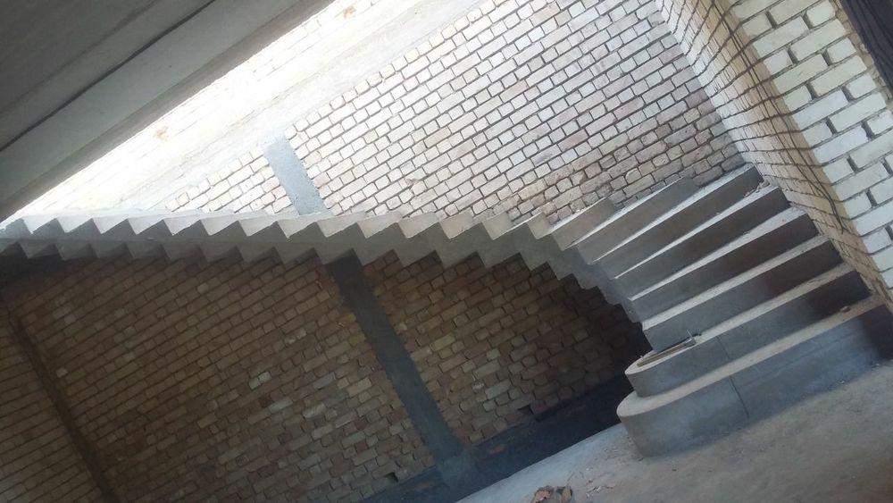 Бетон ва темир зина хизмати