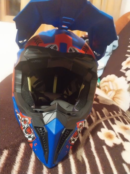 Casca enduro  luata noua