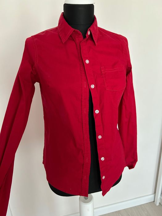 Cămașa roșie, mărime S