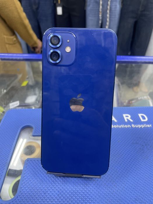 Айфон 12 в отличном состояние