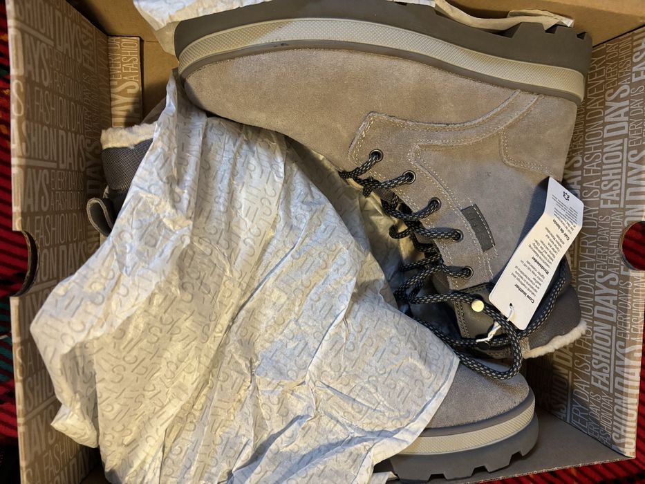 Esprit Bocanci de piele intoarsa cu blana la interior