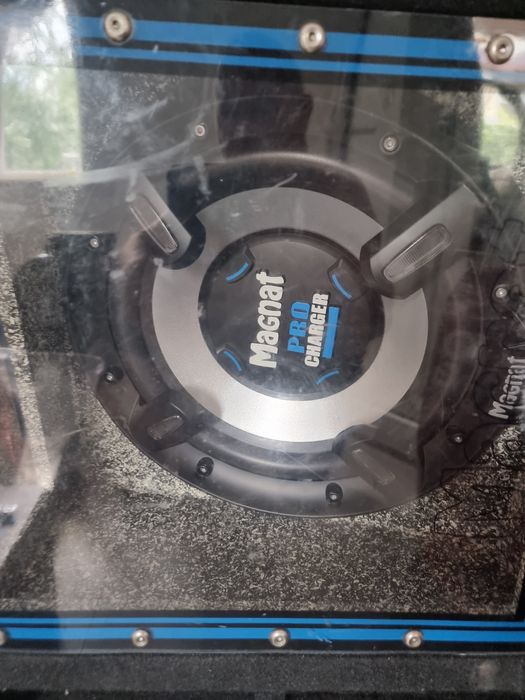 Stație +subwoofer auto