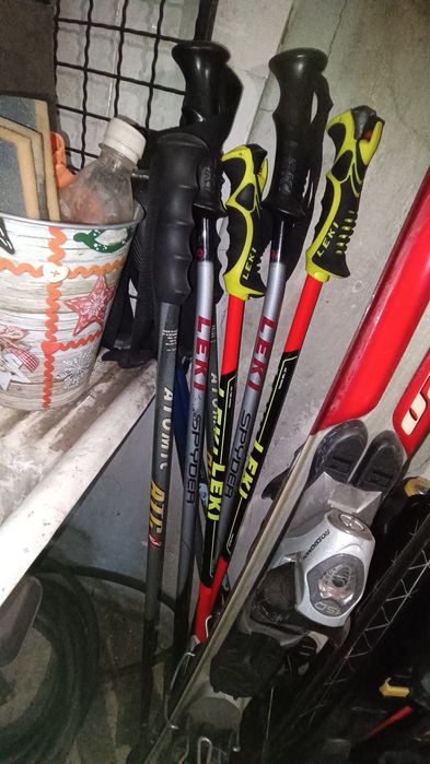 Три чифта ски Rosignol (щеки, обувки, чанти, очила, каски) .