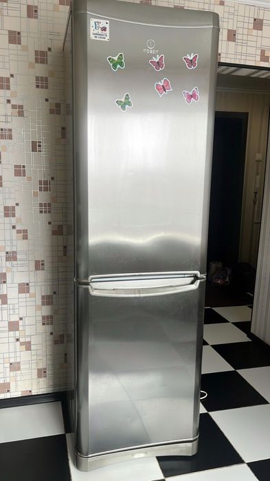 Холодильник indesit