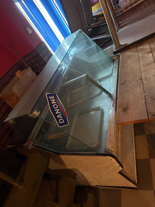 Vând lăzi frigorifice și echipamente de brutărie