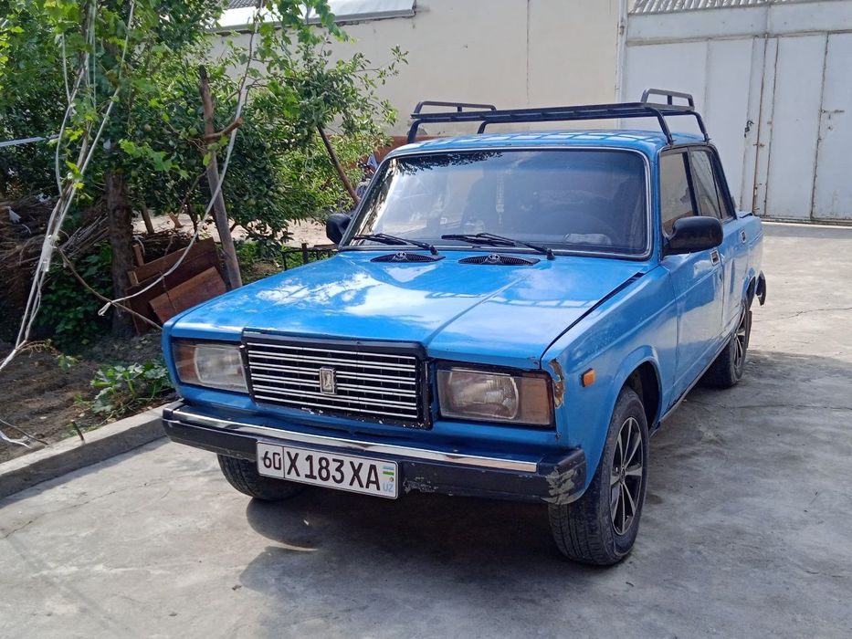 Vaz 2107 sotiladi