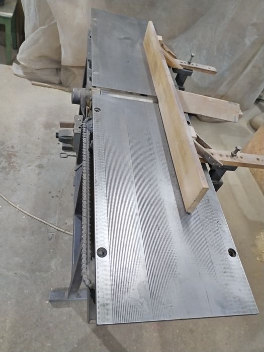 Mașina de îndreptat(abric)  plus grosime