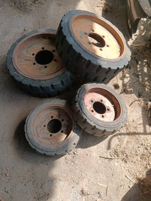 Бандажни гуми за мотокар