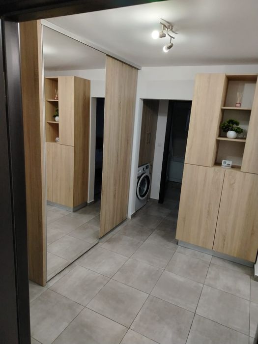 Închiriez apartament