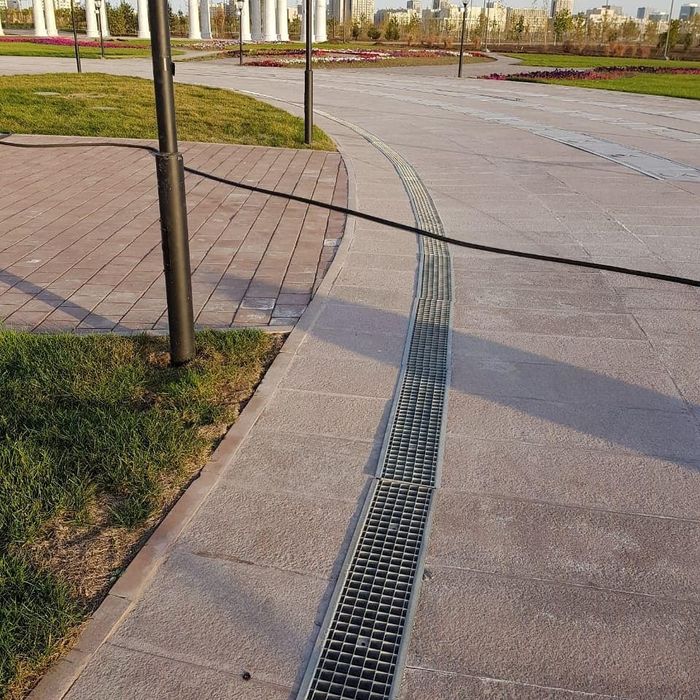 Лоток дренажний для брусчатки, кафел и гранитный дорожки. Трап и слив