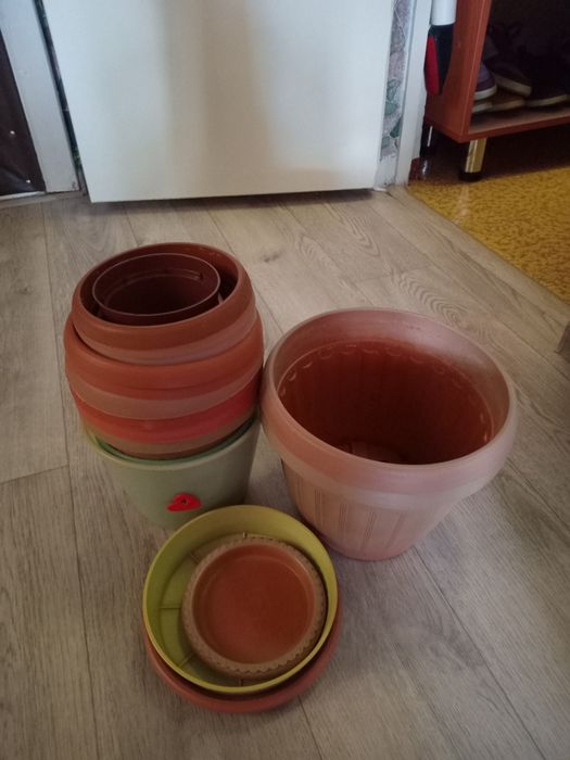 Продам горшки для цветов