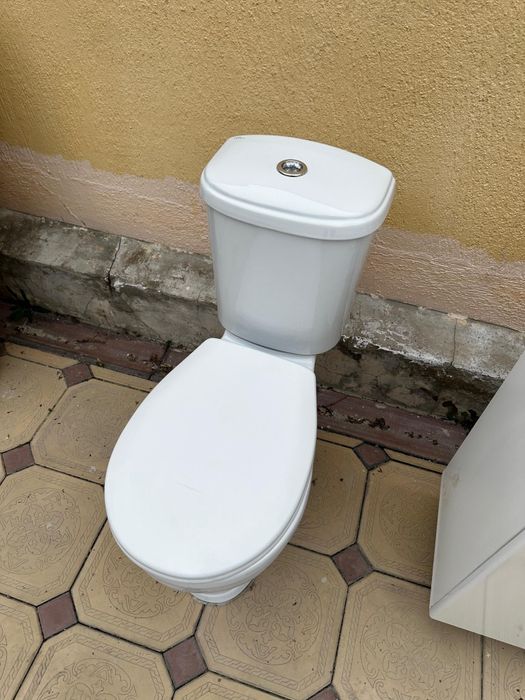 Прдаю туалет в буу сотоянии