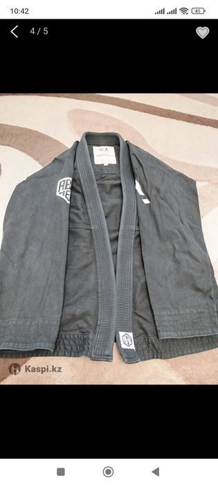 Спортивная костюм