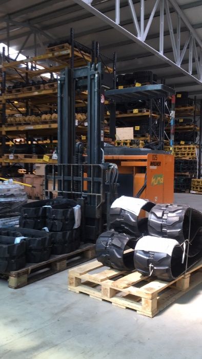 Senile cauciuc JCB 400x72,5x74 pe stoc