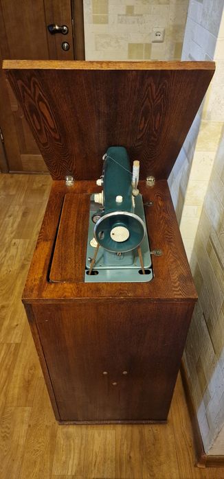 Швейная машинка Чайка-2