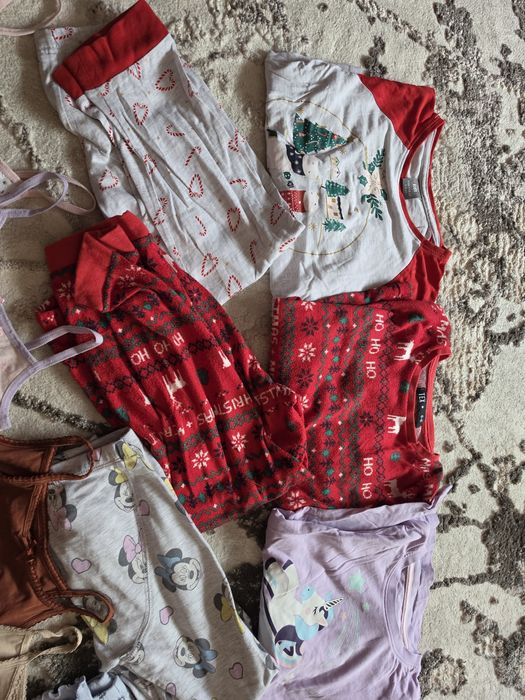 Lot pijamale  si maieuri fetite 4-5ani stare foarte buna